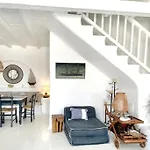 Waterfront - Stunning 6 Bedroom Annita With Pool