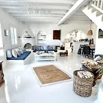 Villa Waterfront - Stunning 6 Bedroom Annita With Pool