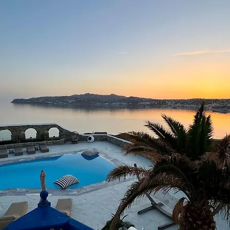 Waterfront - Stunning 6 Bedroom Annita With Pool