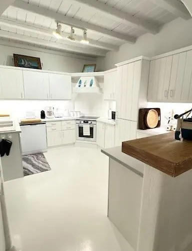 Stay Waterfront - Stunning 6 Bedroom Villa Annita With Pool Vila